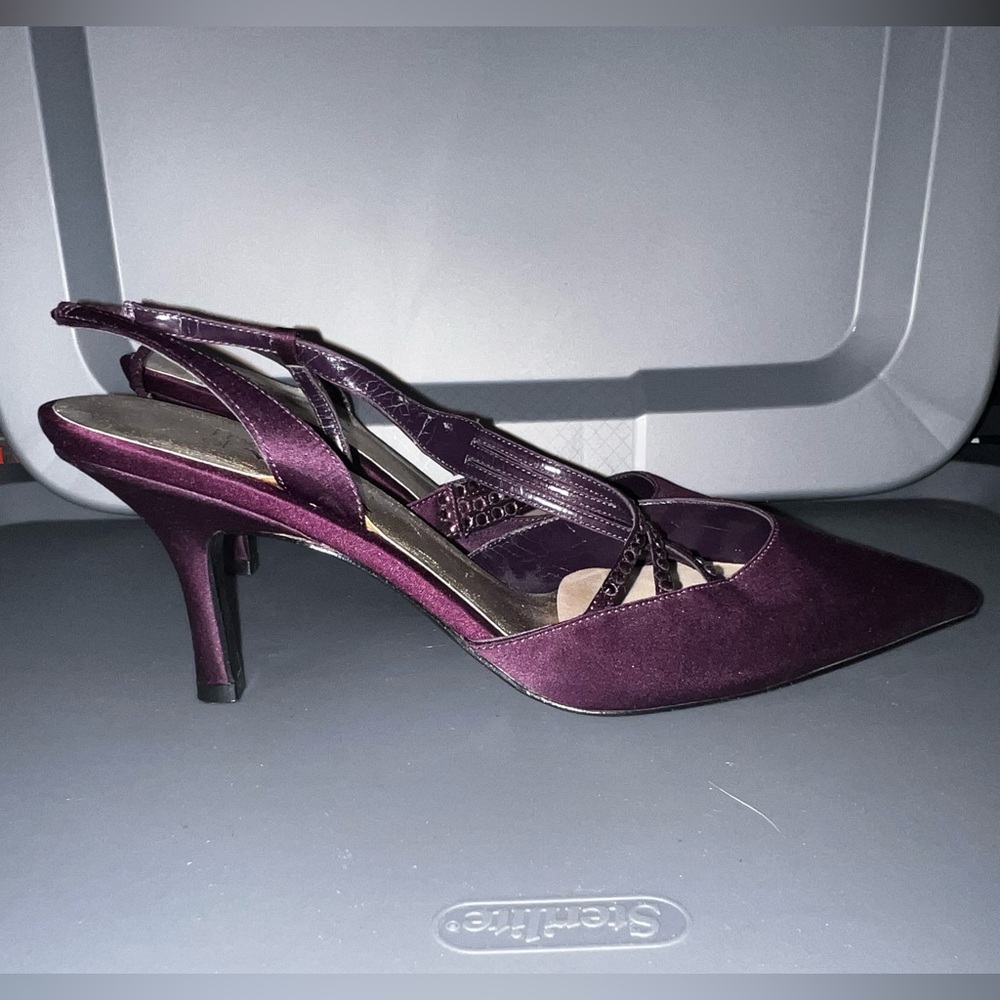 Vintage The Touch of Nina Kitten Heels
